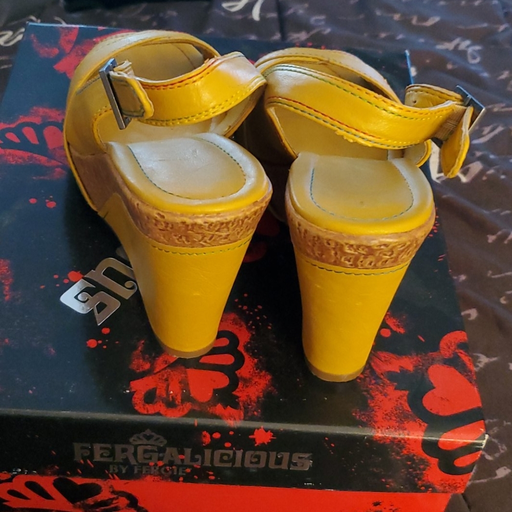 Shoes - Picture 3 of 4